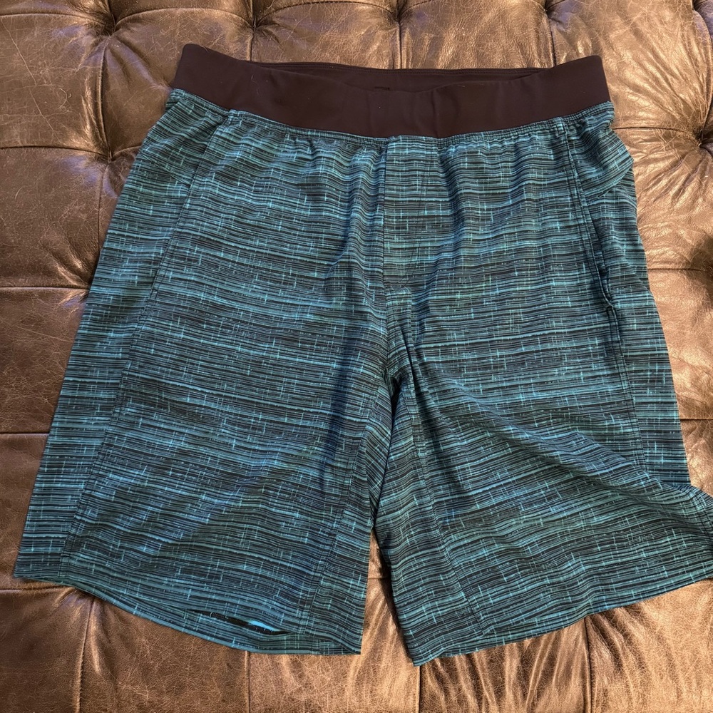 Ⓜ️Lululemon‎ Blue Patterned Athletic Shorts - like new - XL